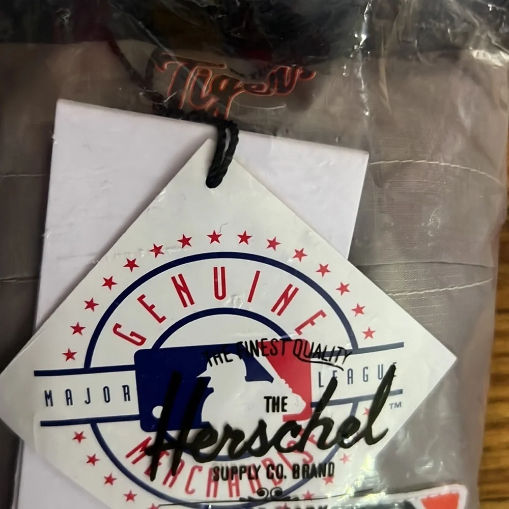 NWT Hershel packable tigers backpack - Picture 2 of 6